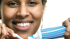 Mujer sonriendo con cepillo de dientes y pasta dentífrica Mujer sonriendo con cepillo de dientes y pasta dentífrica