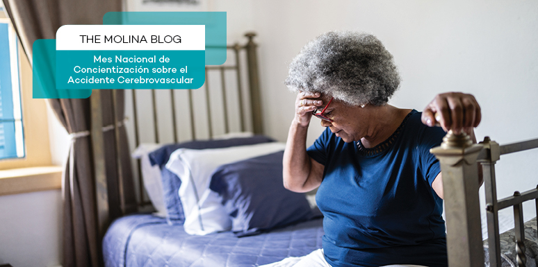 Mujer afroamericana de edad avanzada tocándose la frente