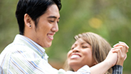 Pareja sonriendo