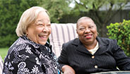 Dos ancianas riendo